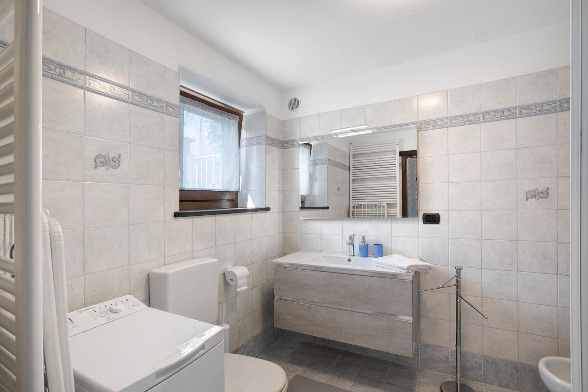 Casa Sabrina - Appartamento Blu Aosta Exteriör bild