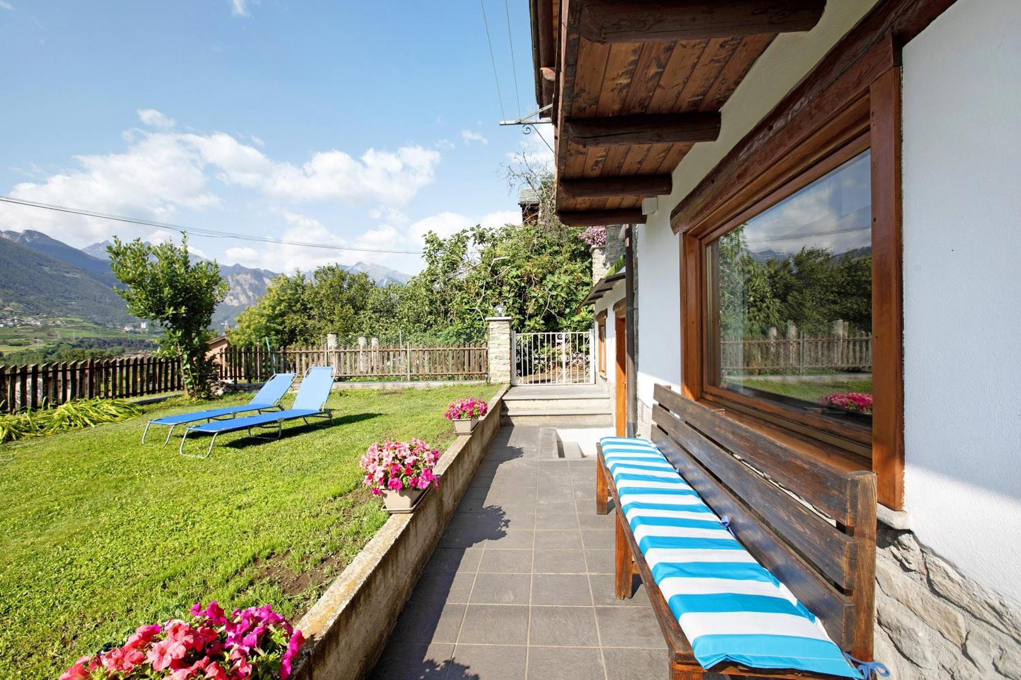 Casa Sabrina - Appartamento Blu Aosta Exteriör bild