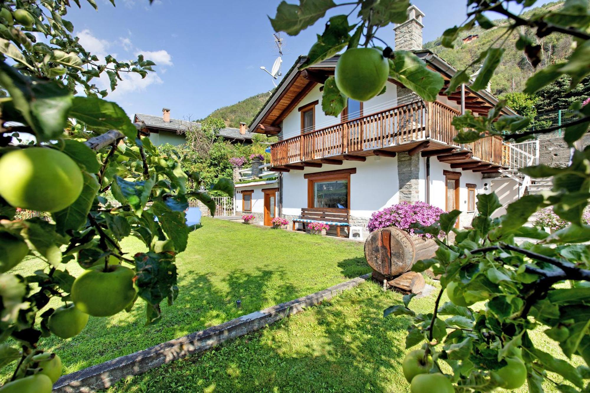 Casa Sabrina - Appartamento Blu Aosta Exteriör bild